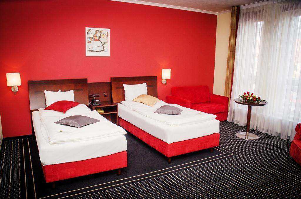 U Zvonu Hotel เปิลเซน ภายนอก รูปภาพ