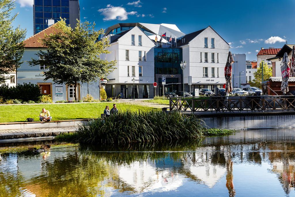 U Zvonu Hotel เปิลเซน ภายนอก รูปภาพ
