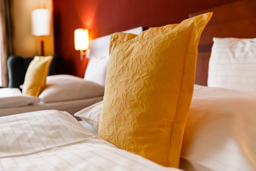 U Zvonu Hotel เปิลเซน ภายนอก รูปภาพ