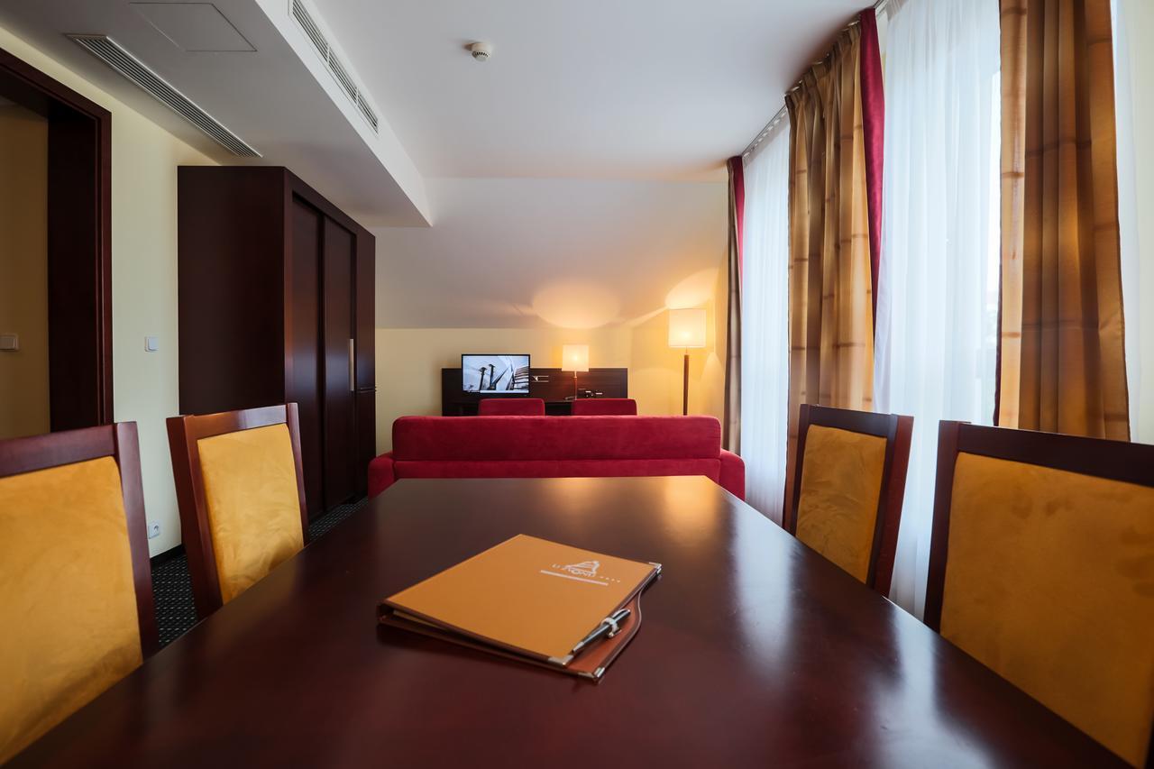U Zvonu Hotel เปิลเซน ภายนอก รูปภาพ