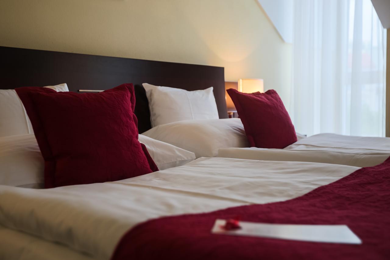 U Zvonu Hotel เปิลเซน ภายนอก รูปภาพ