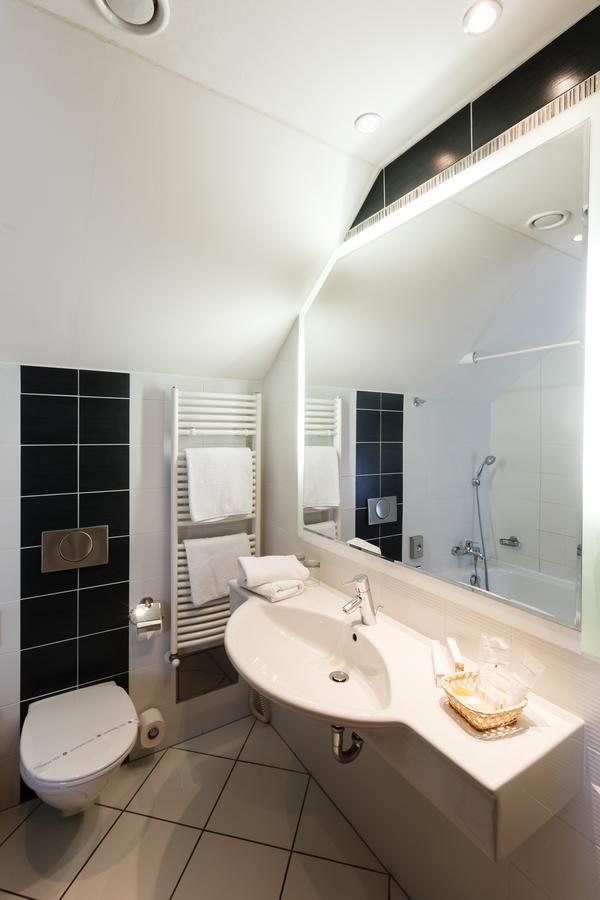 U Zvonu Hotel เปิลเซน ภายนอก รูปภาพ