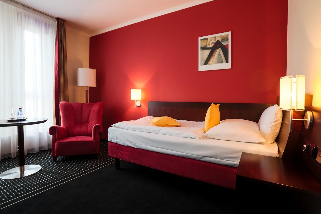 U Zvonu Hotel เปิลเซน ภายนอก รูปภาพ