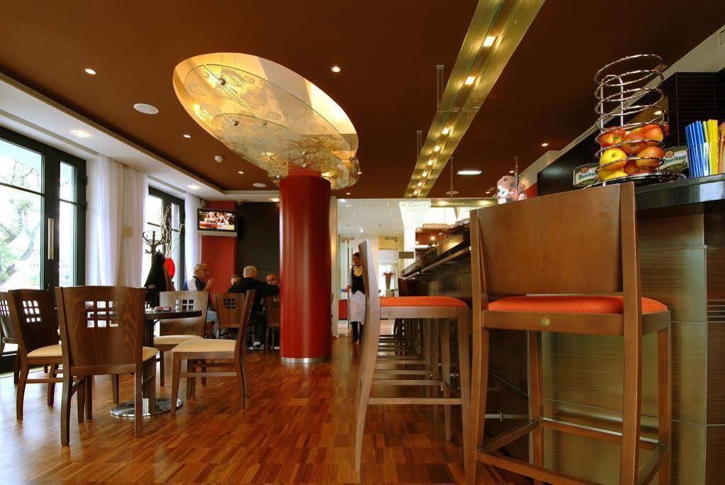 U Zvonu Hotel เปิลเซน ภายนอก รูปภาพ