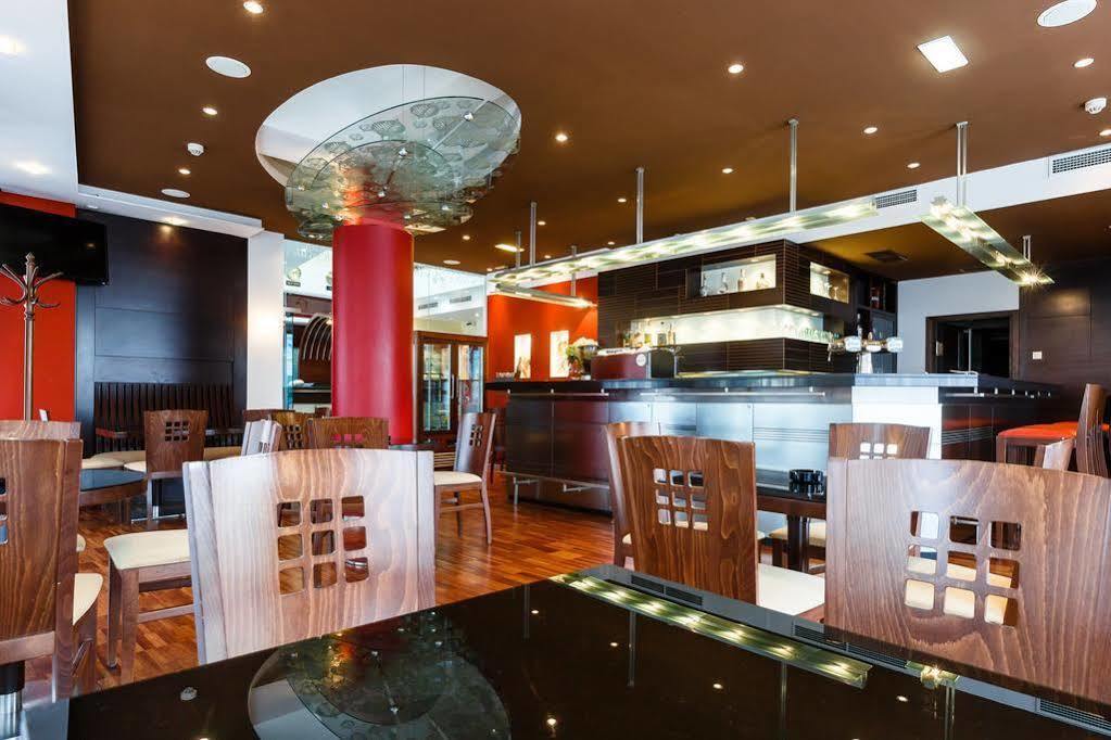 U Zvonu Hotel เปิลเซน ภายนอก รูปภาพ